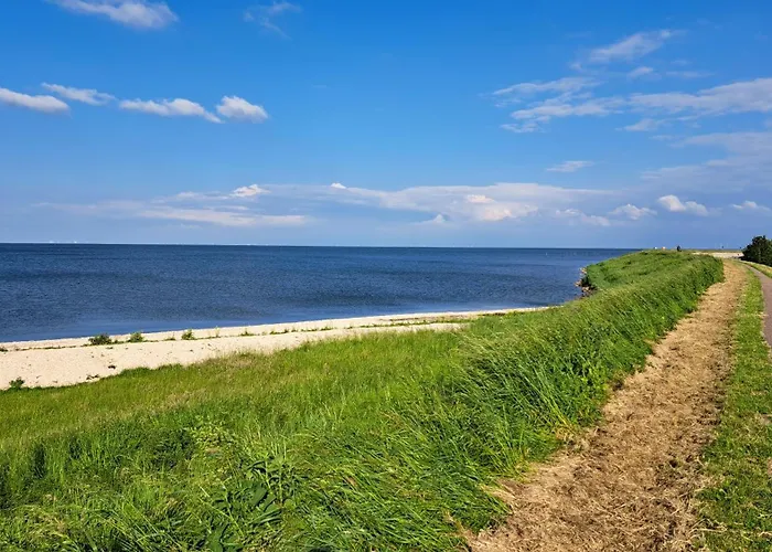 Aan De Dijk