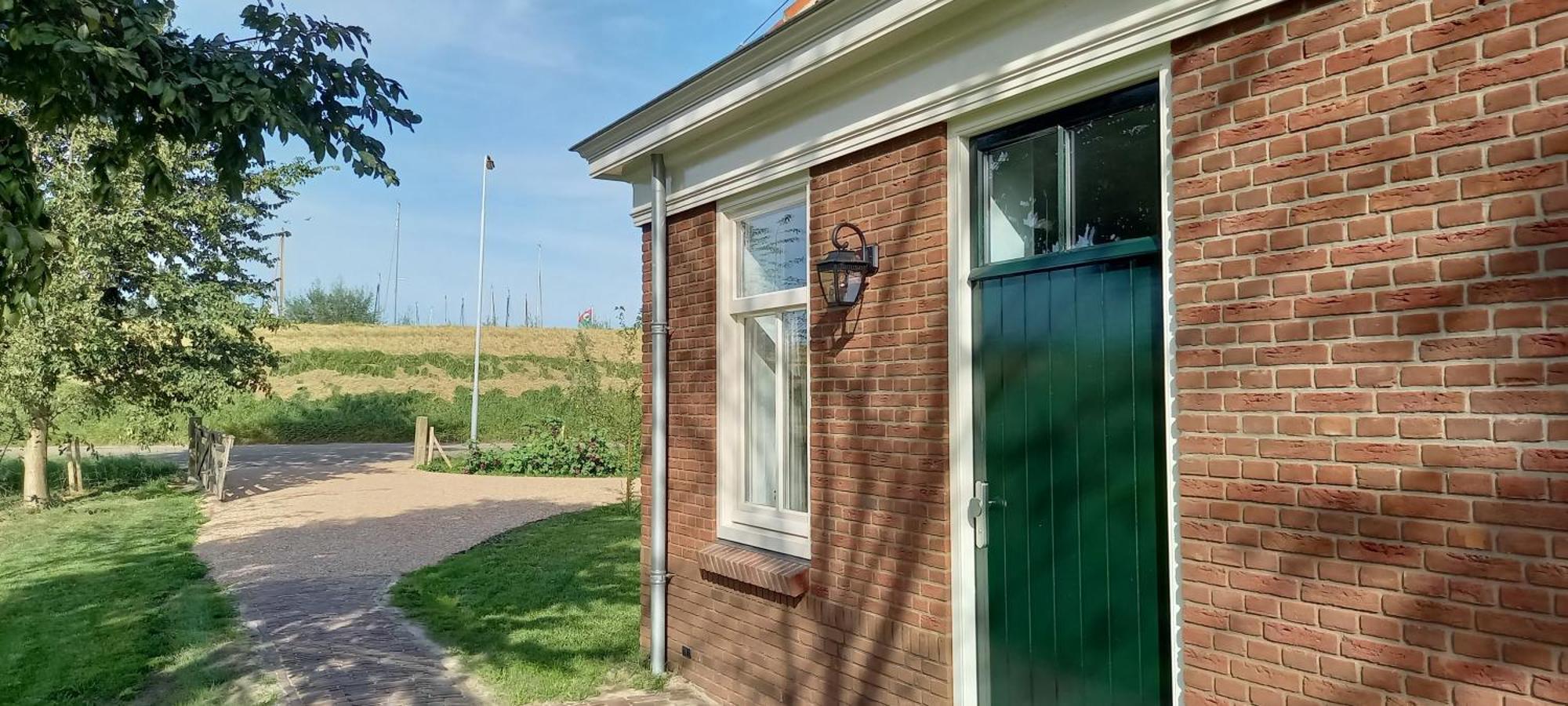 Aan De Dijk